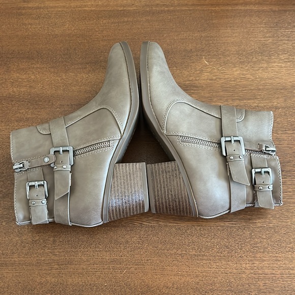 🎈3/$25🎈NWOB Indigo Rd Faux Leather Booties - Picture 1 of 5